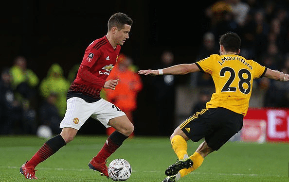 不由自主地 不由自主地